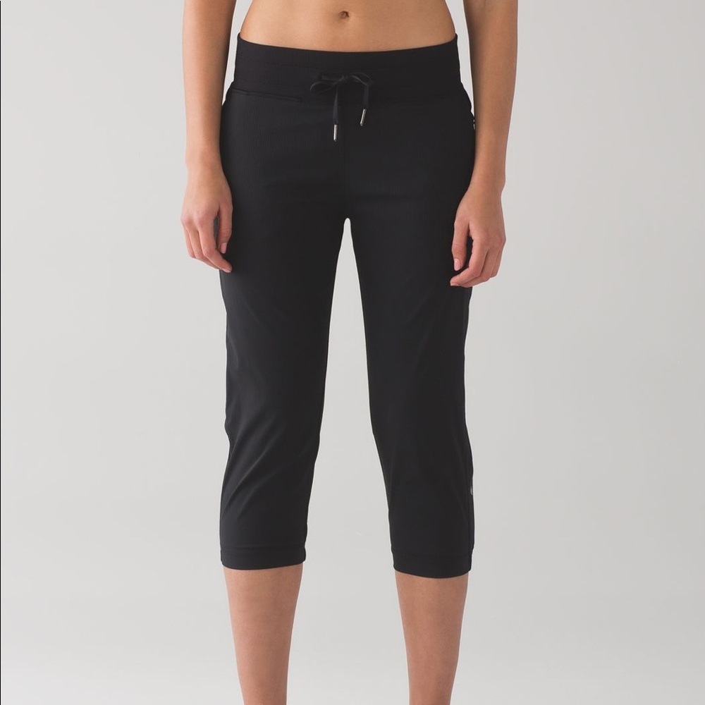 Lululemon Dance Studio Crop NWOT